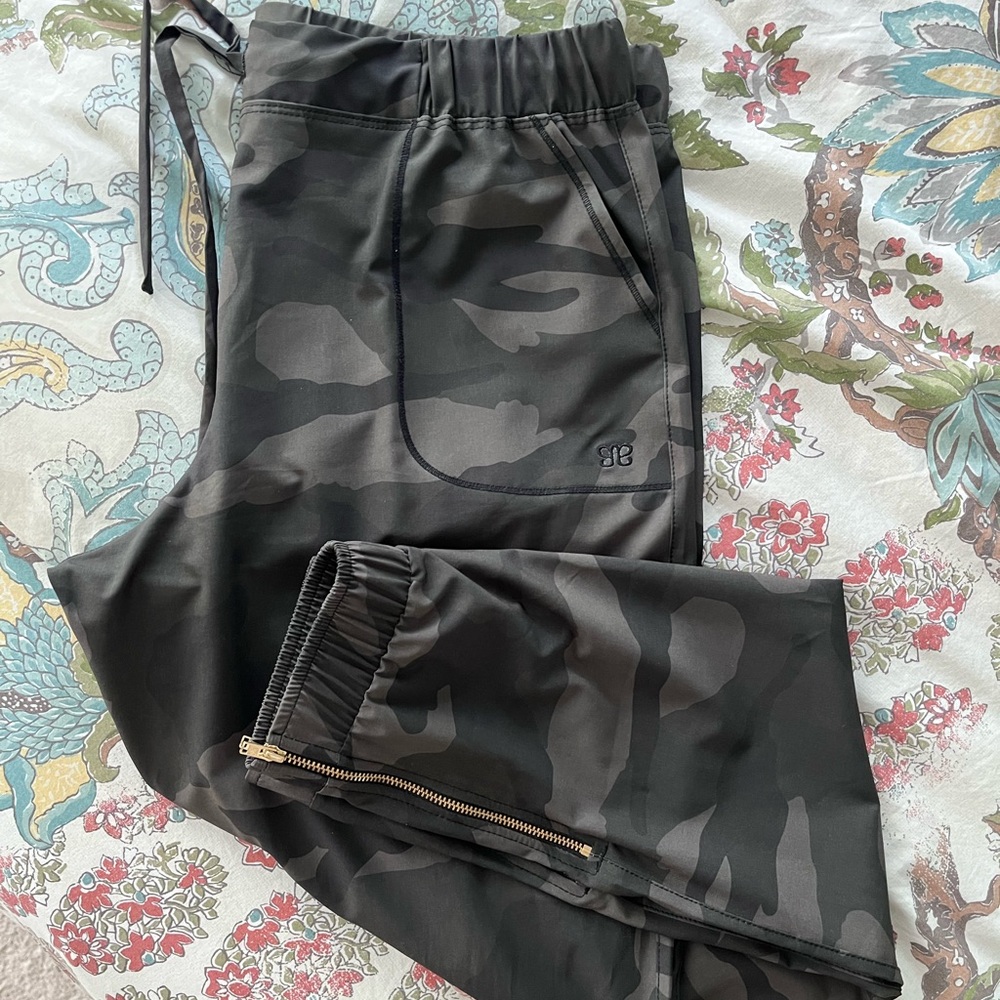 Albion Fit Camo Jetsetter Joggers